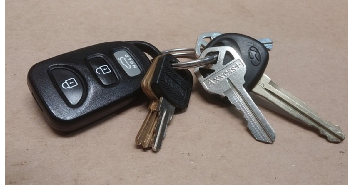 Trousseau contenant une clé de voiture Hyundai et une télécommande de verrouillage à distance
