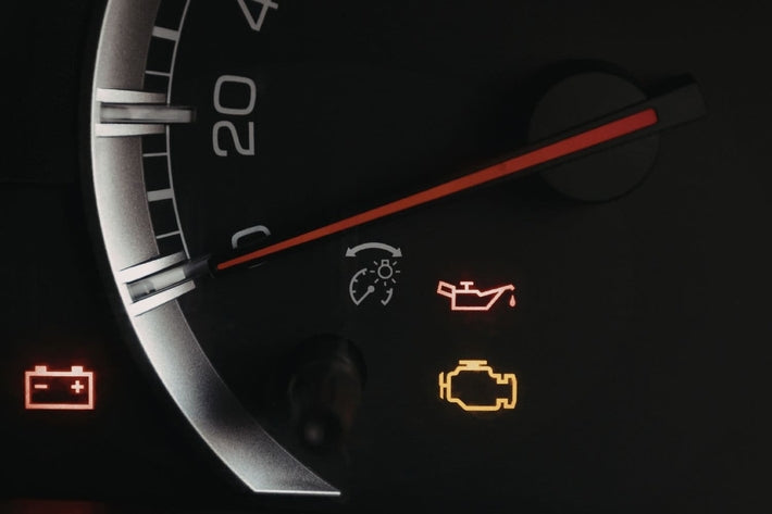 Plusieurs voyants d alerte allumes dont le voyant moteur orange et la batterie