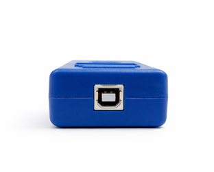 Port de connexion USB femelle sur le boîtier bleu de l activateur CarPlay Mercedes