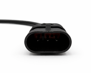 Zoom sur la prise à 3 broches de l adaptateur de diagnostic Fiat vers OBD2
