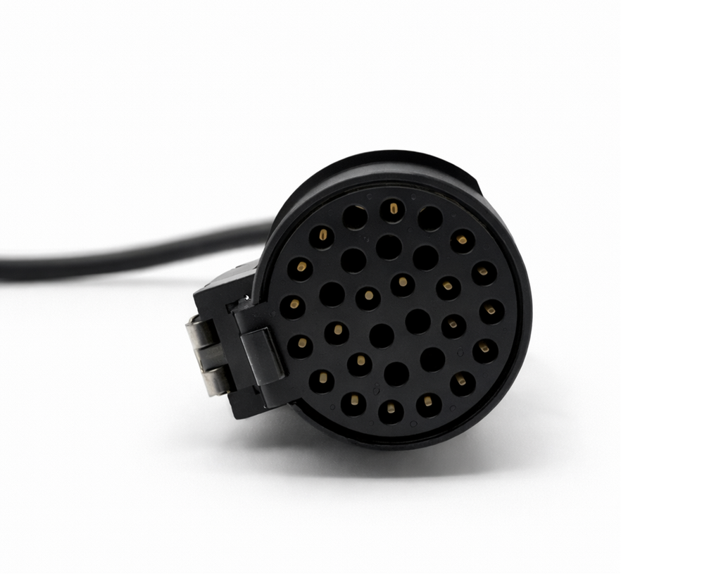 Adaptateur Iveco Trucks 30 broches de diagnostic avec fiche circulaire noire et connecteurs dorés