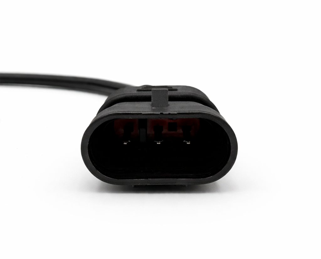 Gros plan sur le connecteur 3 broches de l adaptateur moto Ducati vers OBD2