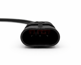 Gros plan sur le connecteur 3 broches de l adaptateur moto Ducati vers OBD2