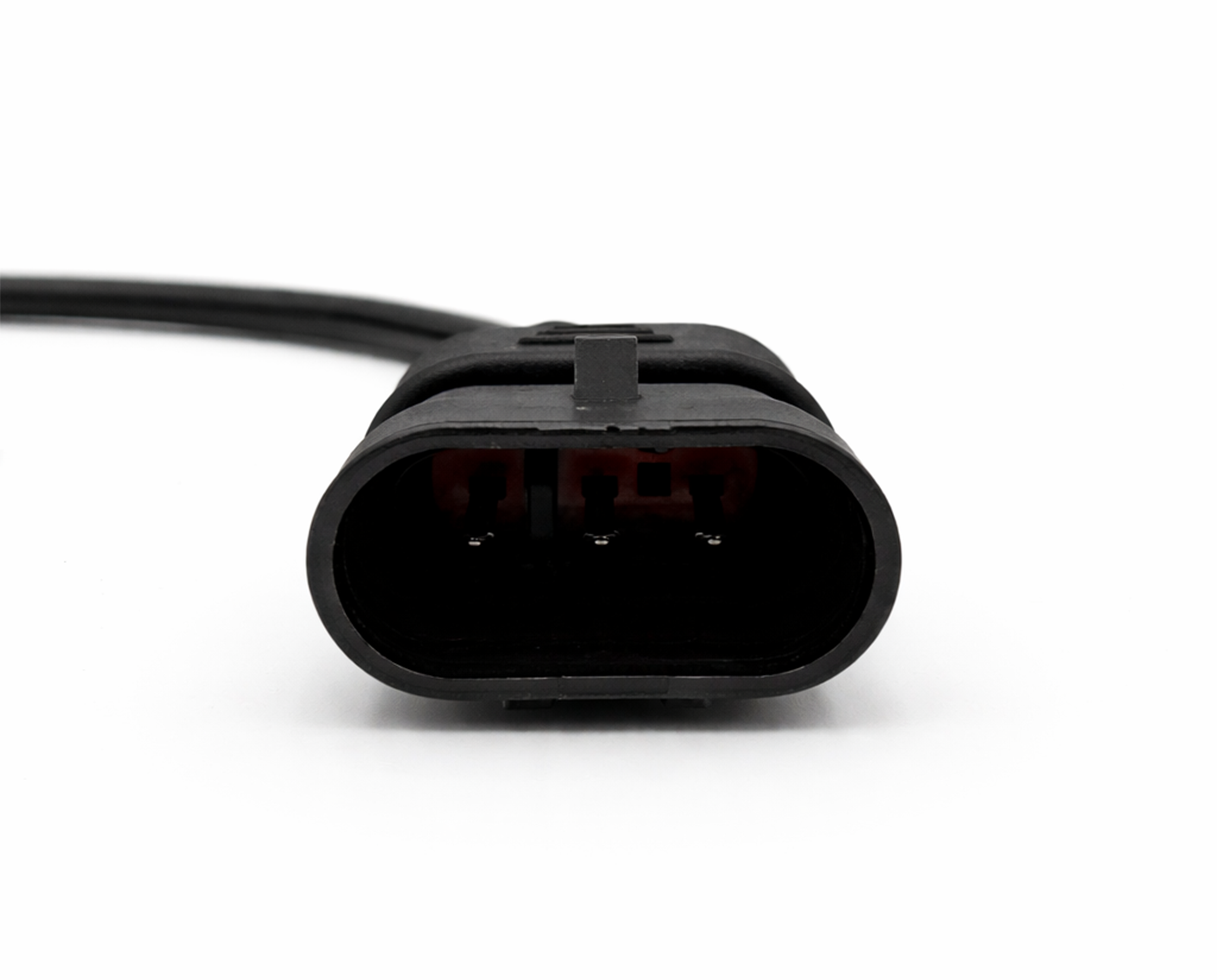 Gros plan sur le connecteur 3 broches de l adaptateur moto Ducati vers OBD2