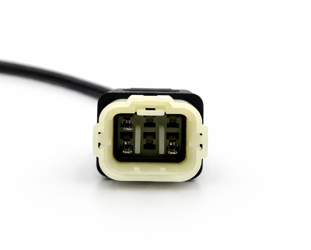 Gros plan sur la prise 6 broches de l adaptateur OBD2 pour moto KTM iCarsoft