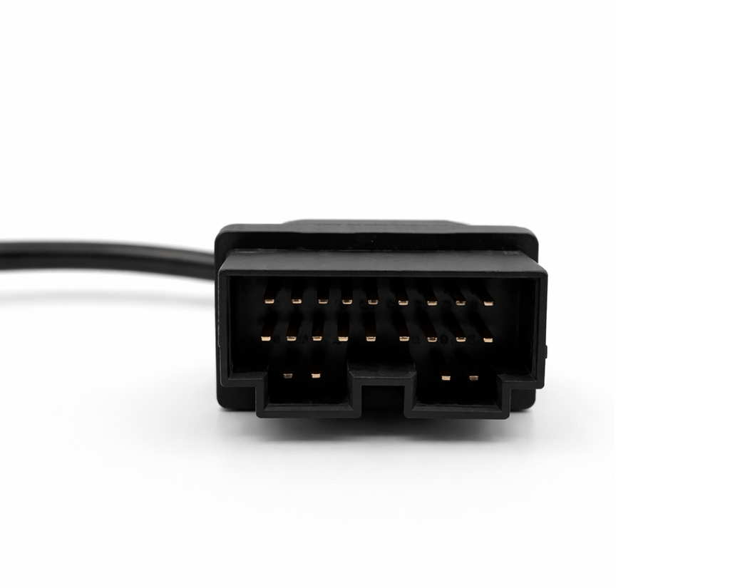 Gros plan sur le connecteur 20 broches de l adaptateur de diagnostic pour Kia