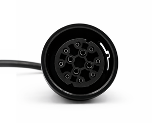 Vue de face du connecteur femelle 12 broches pour adaptateur de diagnostic camion MAN