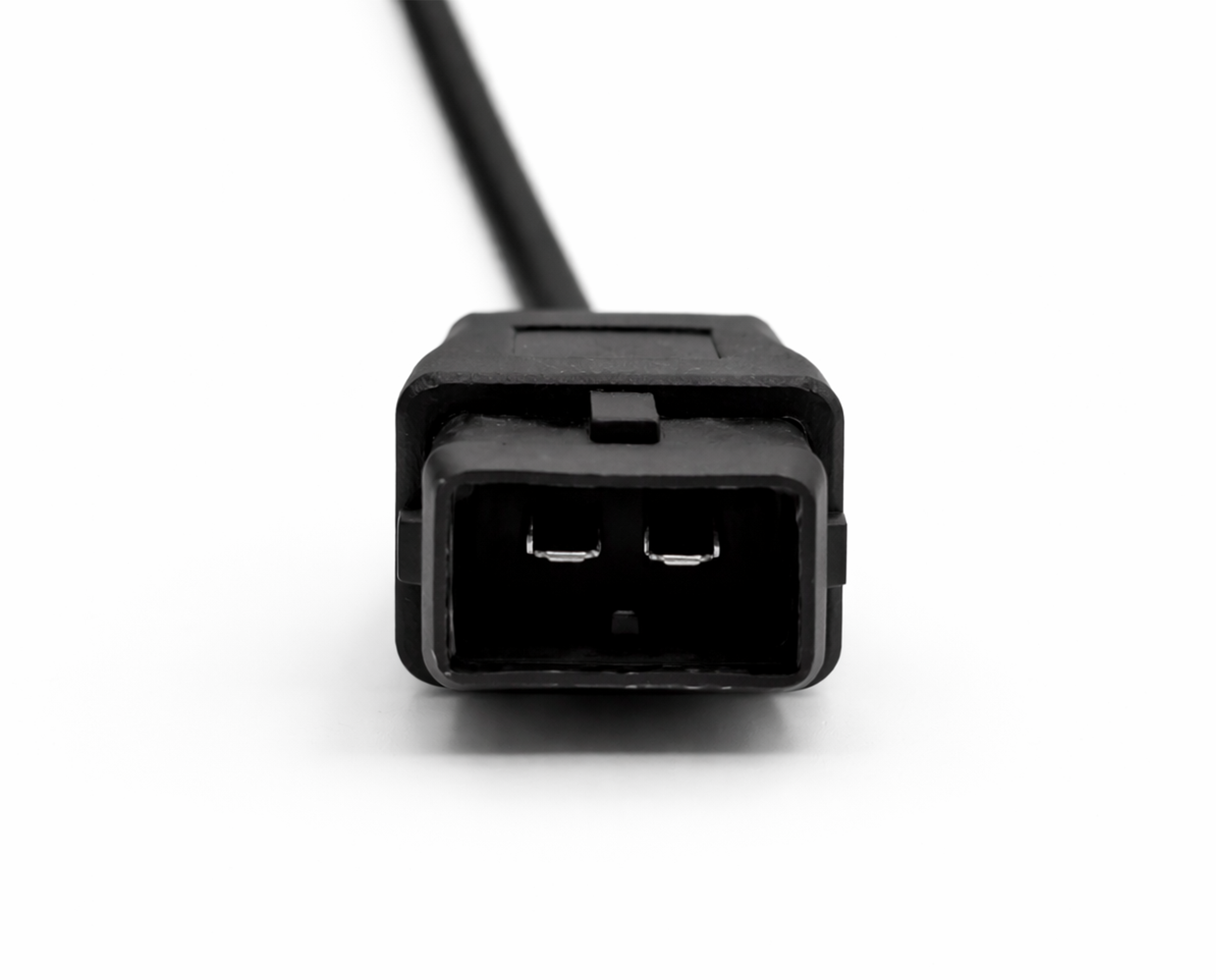 Gros plan sur la connectique d un adaptateur PSA 2x2 broches vers OBD2 pour diagnostic
