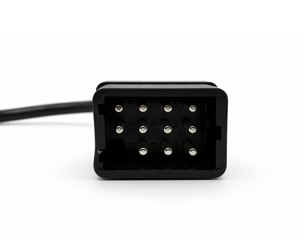 Vue de face du connecteur adaptateur OBD2 Renault 12 broches pour diagnostic