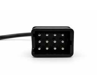 Gros plan sur la prise noire à 12 broches d un adaptateur de diagnostic automobile Renault