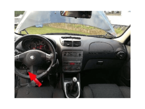Tableau de bord et volant d une Alfa Romeo 147 pour diagnostic auto