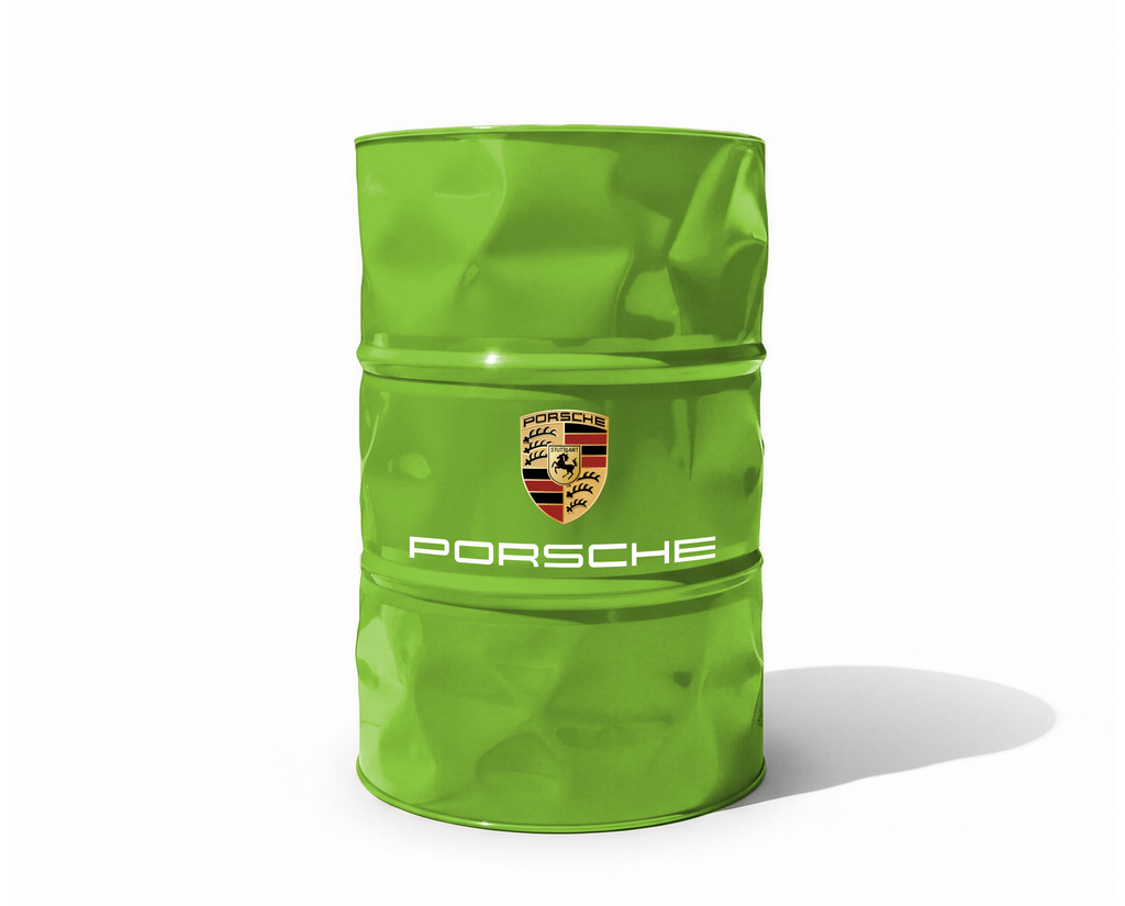Baril decoratif en metal vert brillant orne du logo officiel de la marque automobile Porsche