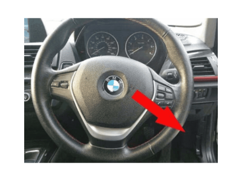 Tableau de bord et volant d une BMW Serie 1 F20 pour diagnostic auto iCarsoft