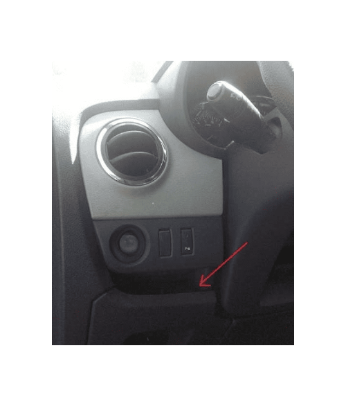 Emplacement de la boite à fusibles sous le tableau de bord d'une Dacia Lodgy