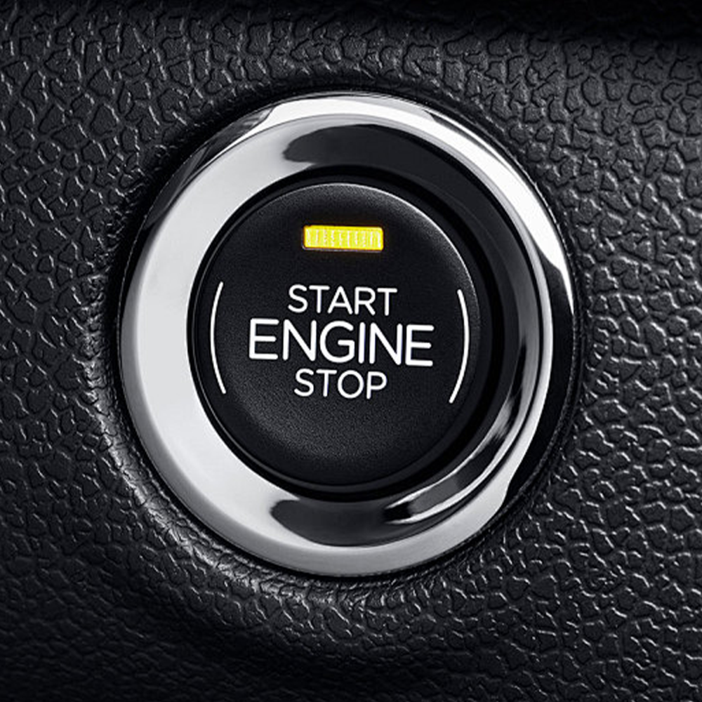 Gros plan sur un bouton de démarrage start engine stop dans un habitacle automobile
