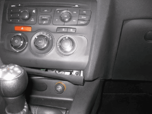 Cendrier de console centrale installé à bord d une Citroën C4