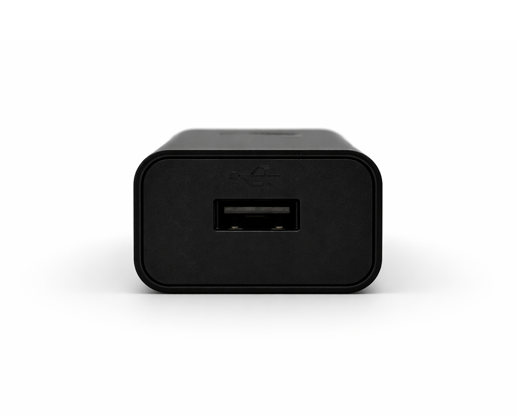 Vue de face d un adaptateur secteur usb compatible avec les valises icarsoft