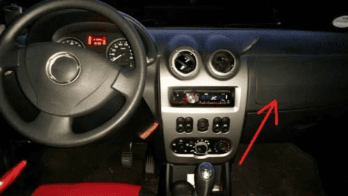 Habitacle et volant de Dacia Sandero pour diagnostic auto avec iCarsoft