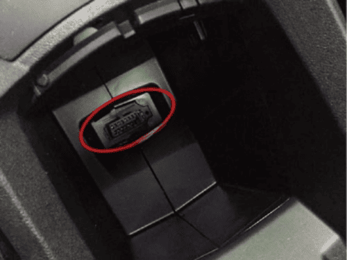 Emplacement du connecteur OBD2 entoure en rouge dans la DS 5 pour diagnostic iCarsoft