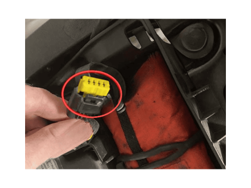 Connexion du câble diagnostic 4 broches sur une moto Ducati Monster 796