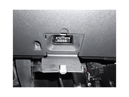 Emplacement du connecteur de diagnostic OBD sous le tableau de bord d une Ford Fusion
