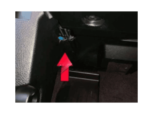 Prise de diagnostic OBD2 au dessus du repose pied pour BMW Serie 2 F22