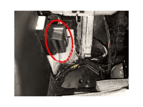 Localisation du connecteur de diagnostic OBD entoure en rouge sur une BMW Serie 7 G11 G12