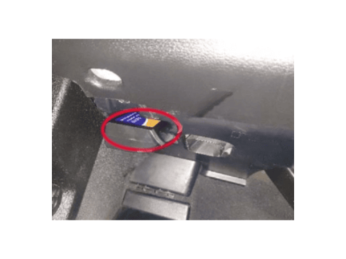 Localisation de la prise de diagnostic OBD sous le tableau de bord d une BMW X5 F15