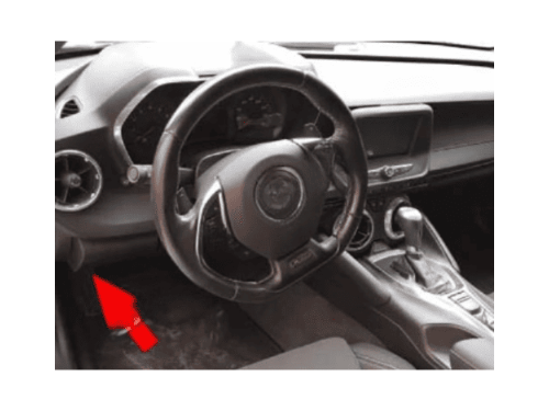 Flèche rouge indiquant la prise de diagnostic OBD2 sur Chevrolet Camaro 6