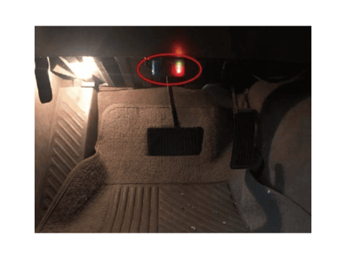 Localisation du connecteur OBD avec voyant lumineux sous le volant d une Chevrolet Lumina