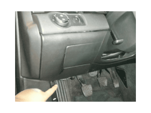 Désignation de la prise de diagnostic OBD sous le volant d une Chevrolet Malibu 8