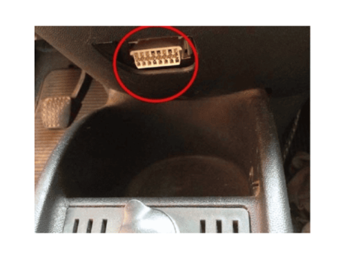 Photo montrant l emplacement de la prise de diagnostic OBD sur un Chevrolet Montana