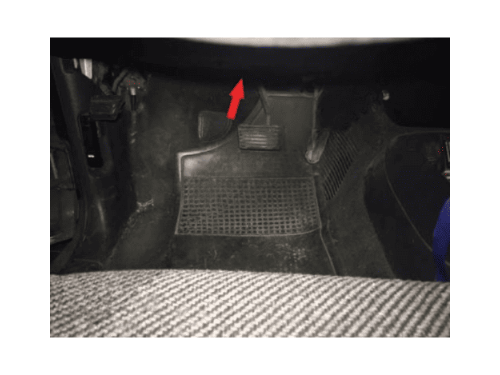 Localisation de la prise de diagnostic OBD sur le pedalier d une Chevrolet S10
