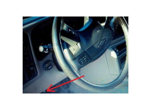 Localisation de la prise de diagnostic OBD sous le volant d un Chevrolet Tahoe GMT800
