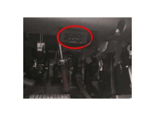 Localisation de la prise de diagnostic OBD sous le volant d une Citroen C Zero
