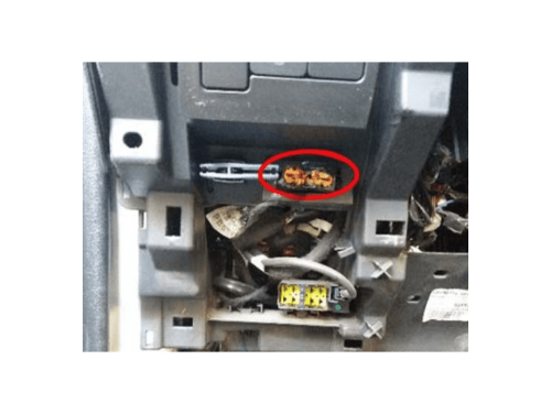 Localisation de la prise de diagnostic OBD sous le tableau de bord d une Citroen C3 Aircross