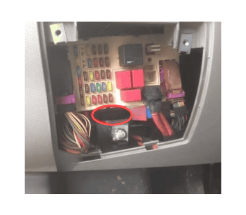 Localisation de la prise de diagnostic OBD2 sous la boite a fusibles d un Citroen Jumper 3