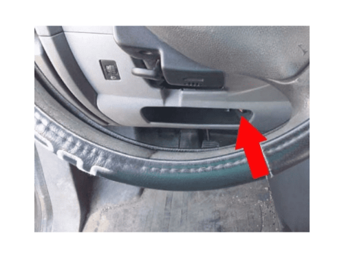 Localisation de la prise de diagnostic OBD sous le volant d un Citroen Jumpy 2