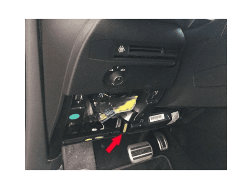 Localisation de la prise de diagnostic OBD sous le volant d une DS3 Crossback avec iCarsoft