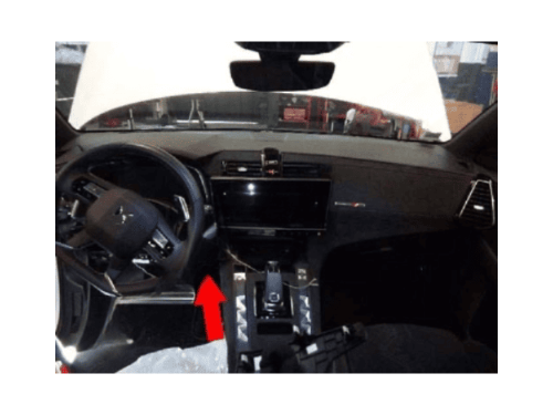 Localisation de la prise de diagnostic OBD sur le tableau de bord d une DS7 Crossback