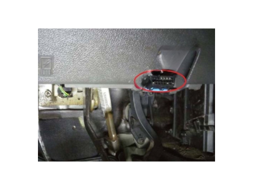 Localisation de la prise de diagnostic OBD2 sous le tableau de bord d une Ford Ecosport
