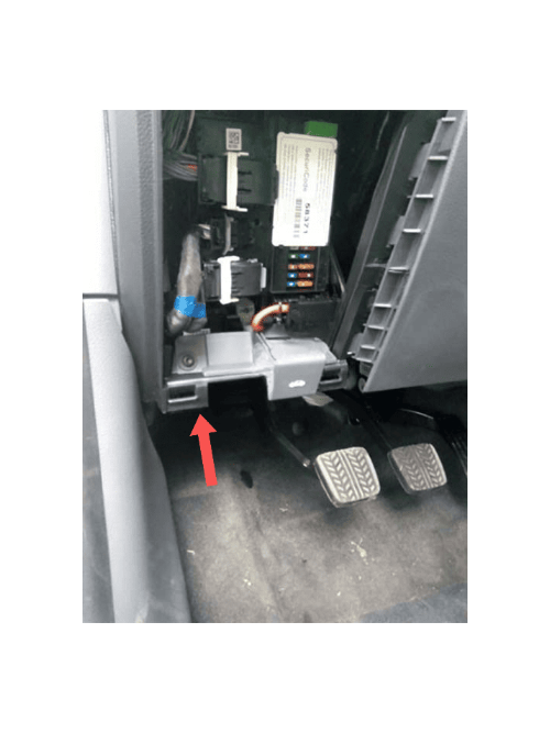 Vue du panneau conducteur montrant l emplacement de la prise OBD Ford Ranger T6