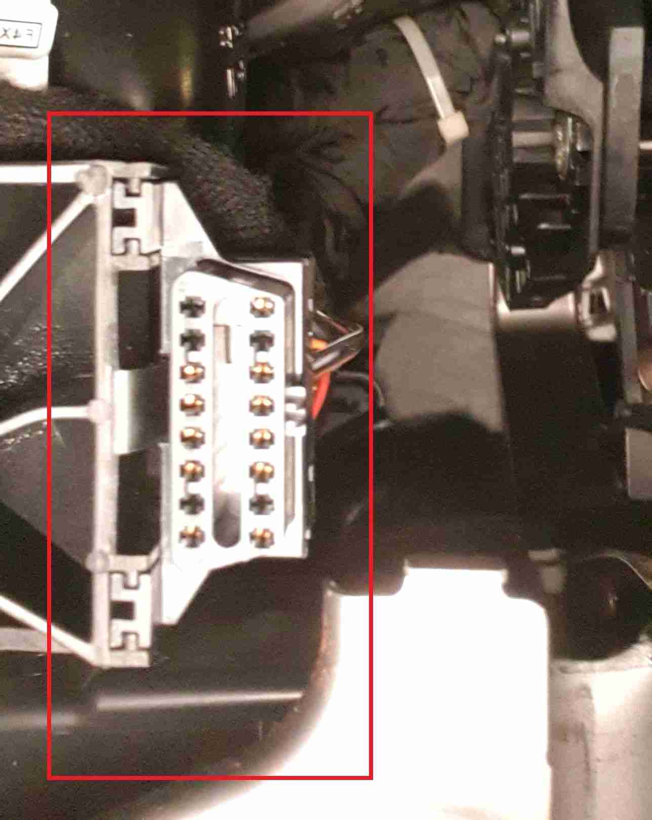 Emplacement de la prise OBD2 de diagnostic sur une BMW X1 F48