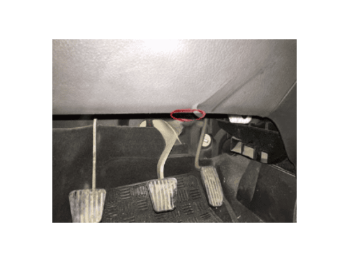 Localisation de la prise de diagnostic OBD sous le volant d une Chevrolet Kalos