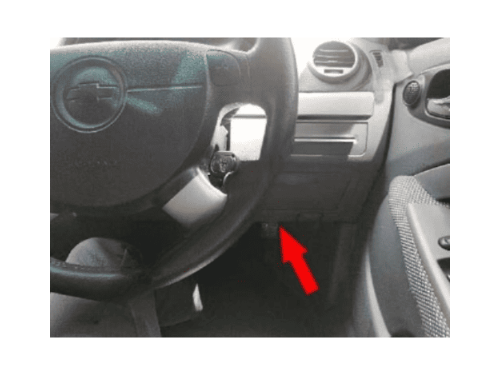 Une flèche rouge indique l emplacement de la prise OBD pour brancher une valise iCarsoft