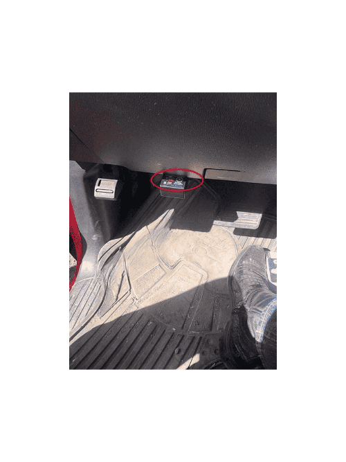 Localisation de la prise de diagnostic OBD2 sous le tableau de bord d un Chevrolet Silverado 3