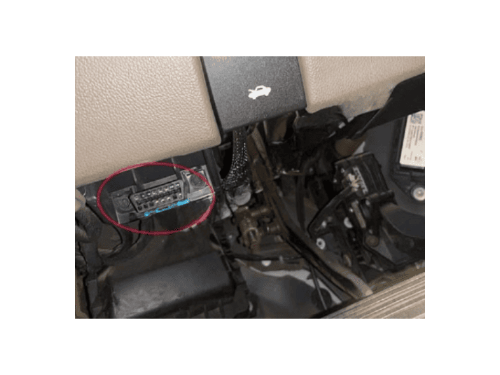 Localisation de la prise de diagnostic OBD2 sous le tableau de bord d une Chevrolet Tahoe 4
