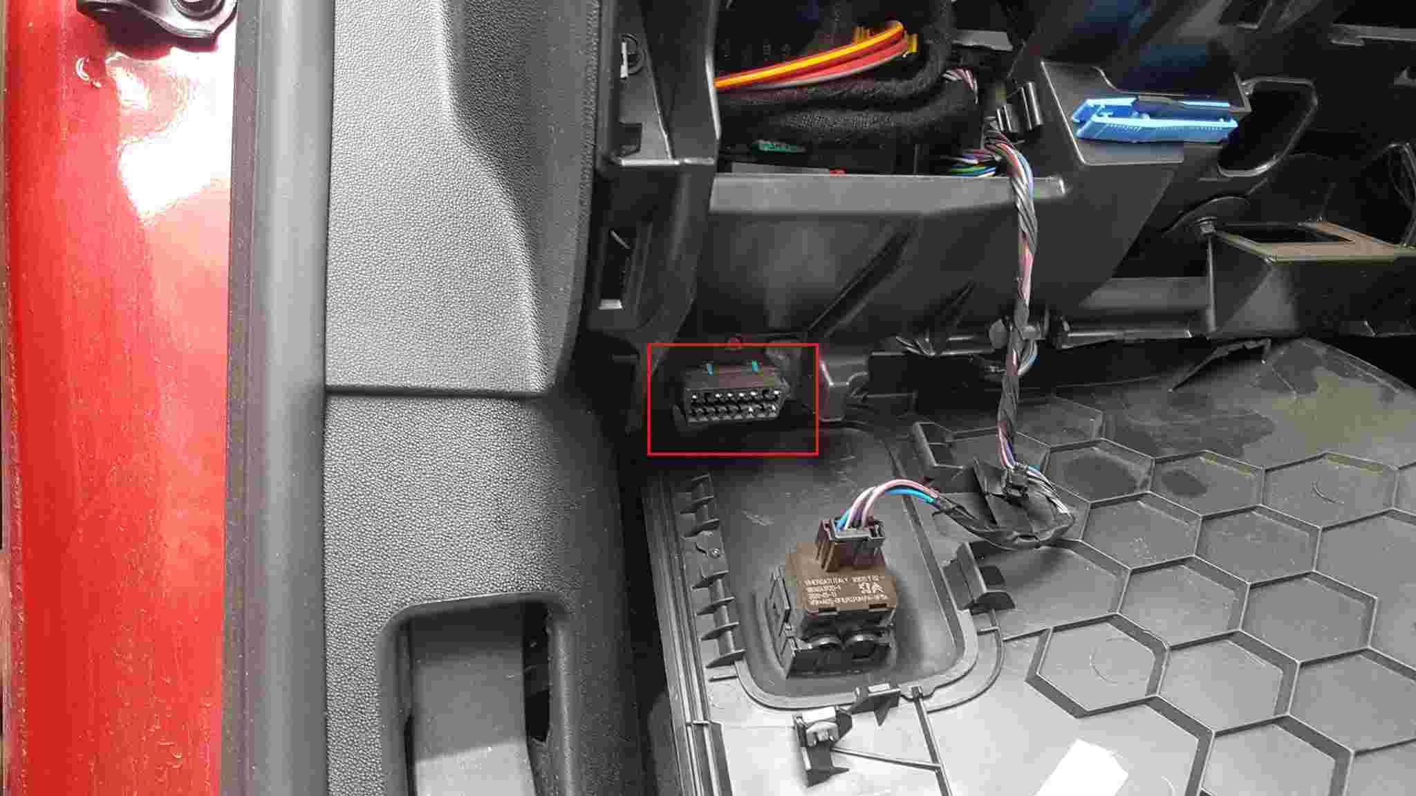 Localisation de la prise de diagnostic OBD2 sur une Citroën C3 Aircross