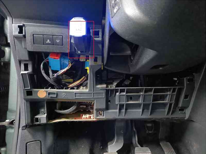 Localisation de la prise de diagnostic OBD2 sous le tableau de bord d une Citroen C3 1.6 HDi