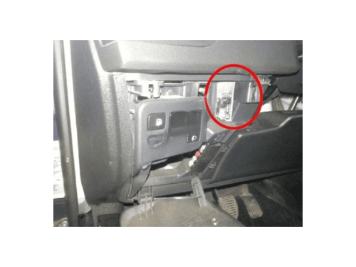 Emplacement de la prise de diagnostic OBD2 sur une Citroën C4 Picasso